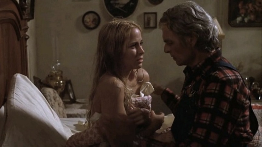 Nina Axelrod con la gonna corta