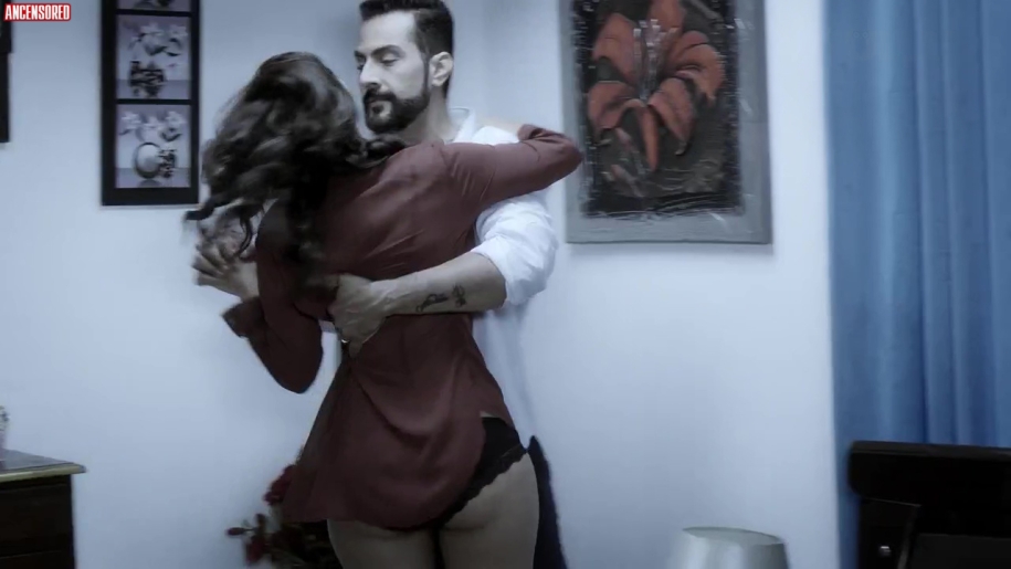 Niyati Joshi senza mutandine 33