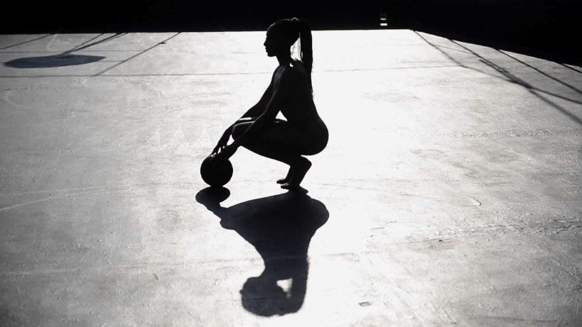 Nneka Ogwumike: lesplosiva rivelazione del nudo artistico in foto mozzafiato