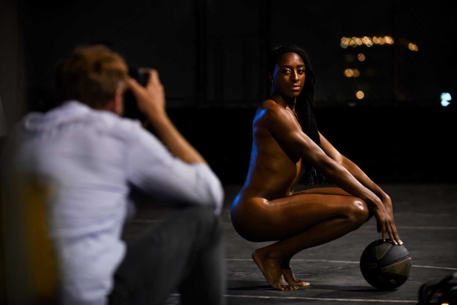 Nneka Ogwumike con la gonna 17