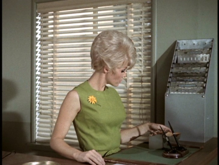 Pat Priest con la gonna corta 53