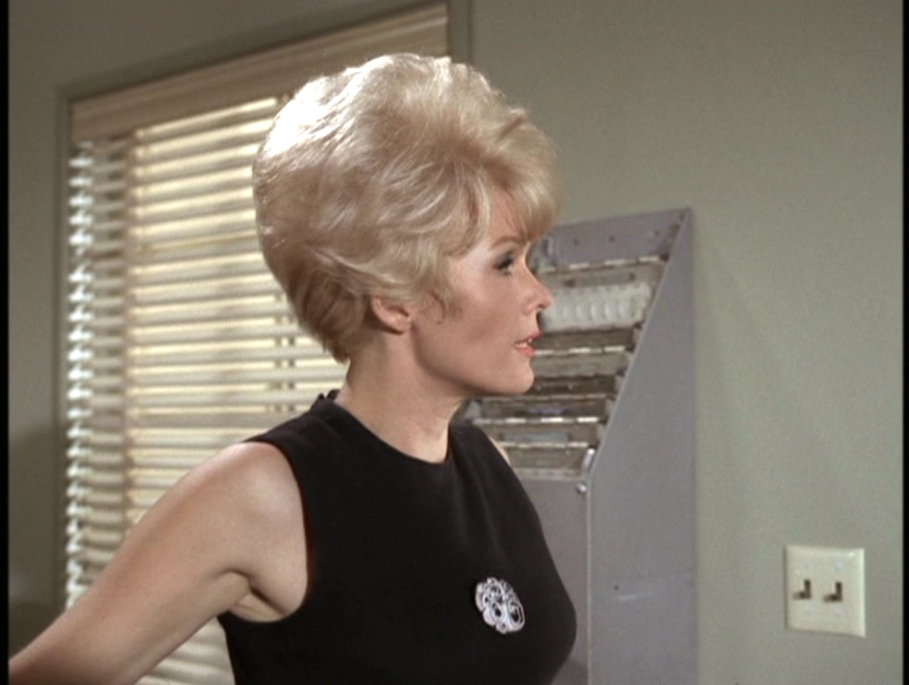 Pat Priest dentro biancheria intima