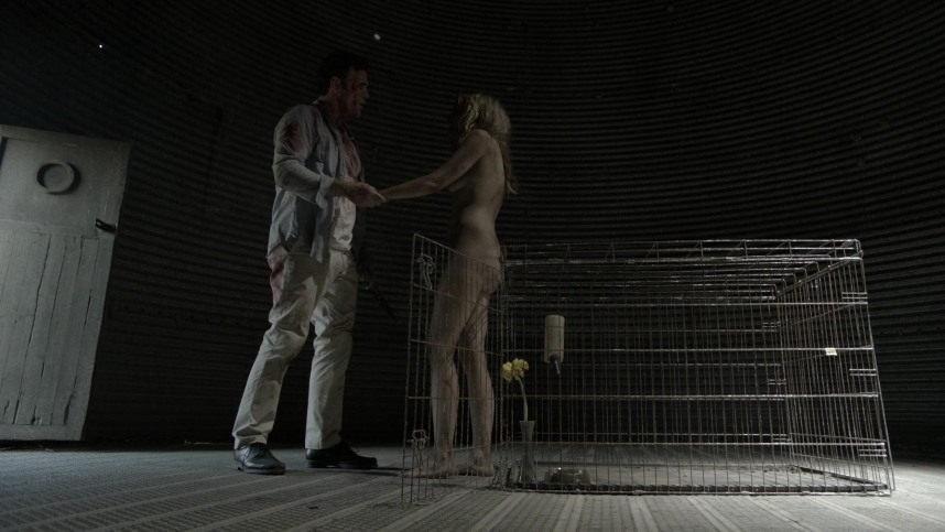 Pell James nudo