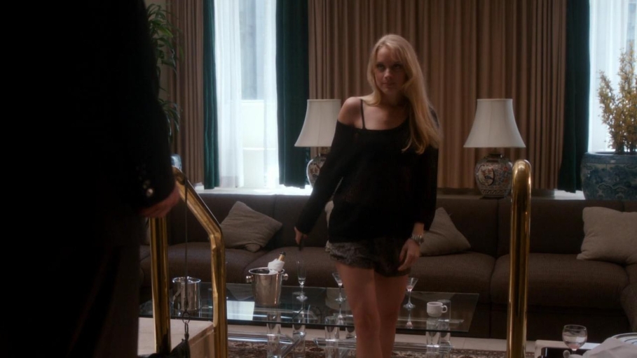 Rachel Skarsten illuminata la figa