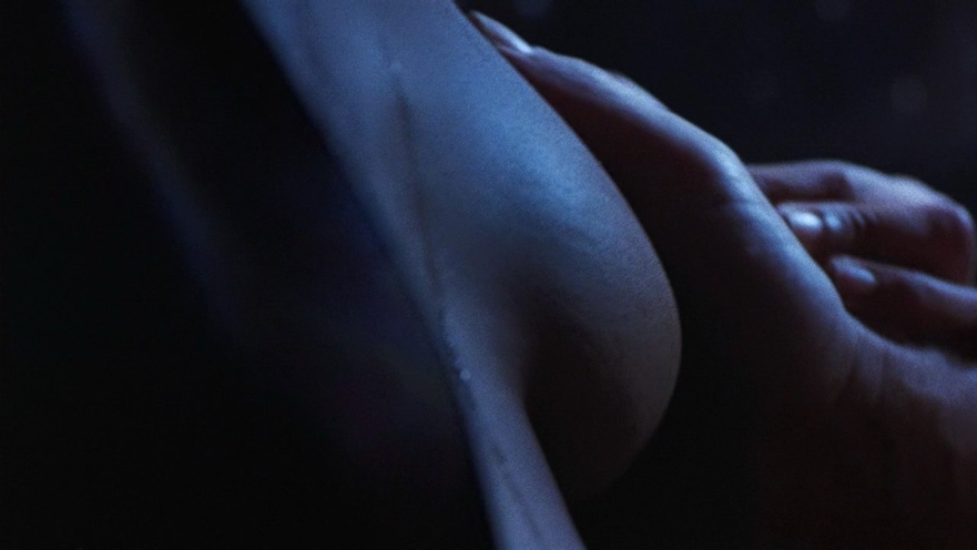 Rae Dawn Chong senza biancheria intima 78