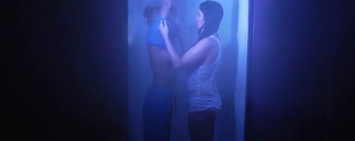 Scopri i segreti di Raven: senza mutandine e biancheria intima