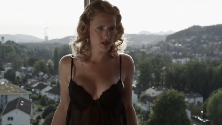 Scopri Rebekka Burckhardt: La bellezza inconfondibile con il look audace