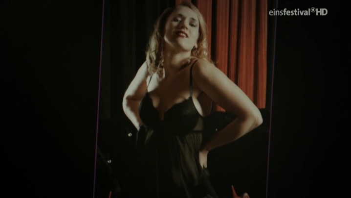 Rebekka Burckhardt seno nudo