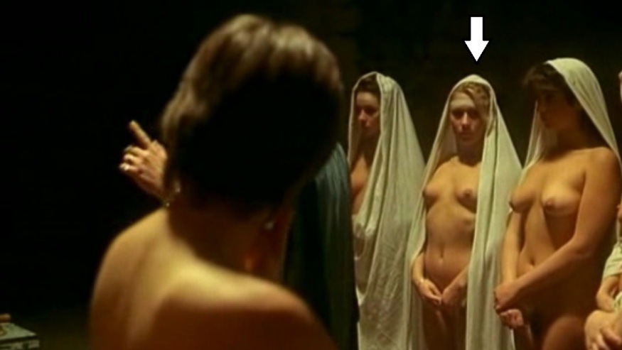 Foto amatoriali e provocanti di Rossella Dramis senza mutandine: ecco le sue foto nude più hot