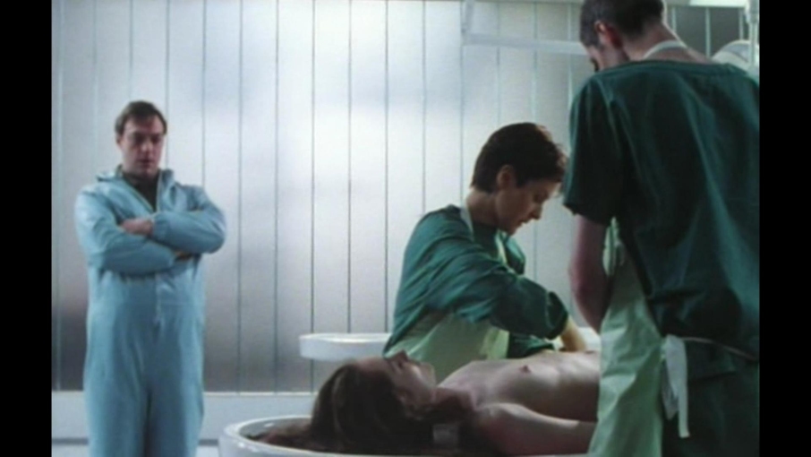 Scopri le foto intime di Ruth Gemmell, incluso il suo seno nudo.