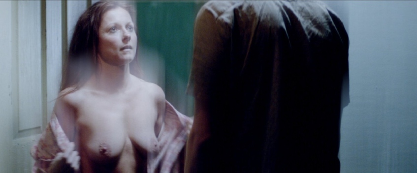 Simone Buchanan foto nuda