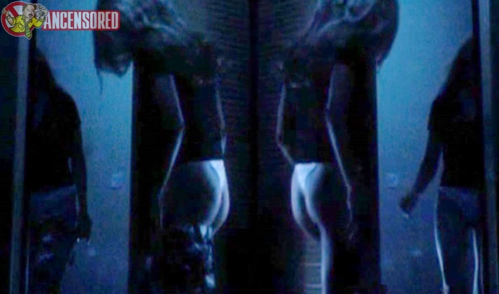 Scopri le foto hot di Smadar Kilchinsky: nudo e calze in pose esplicite