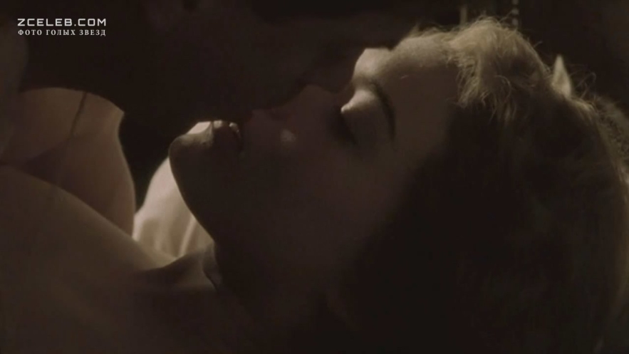 Sophia Myles seno nudo