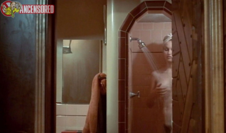 Susan Romen: foto provocatorie senza biancheria intima e con la gonna