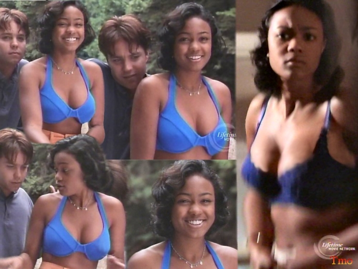 Tatyana Ali i glutei sono visibili