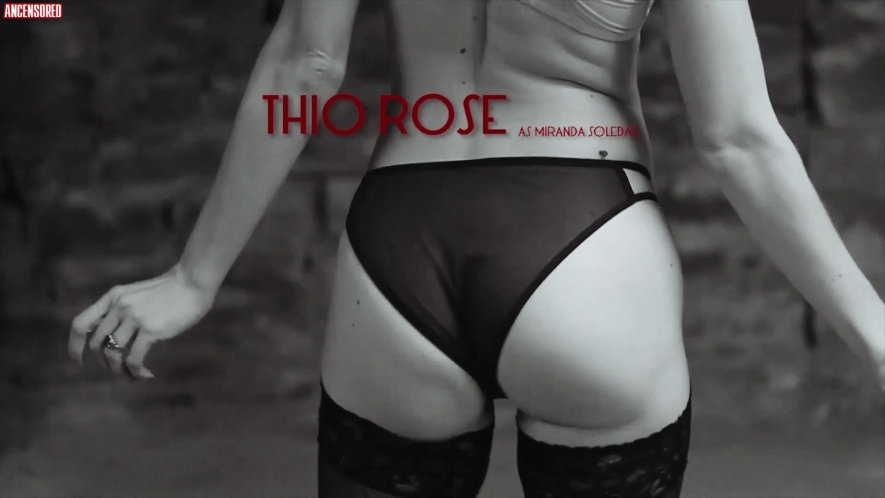 Thio Rose i glutei sono visibili