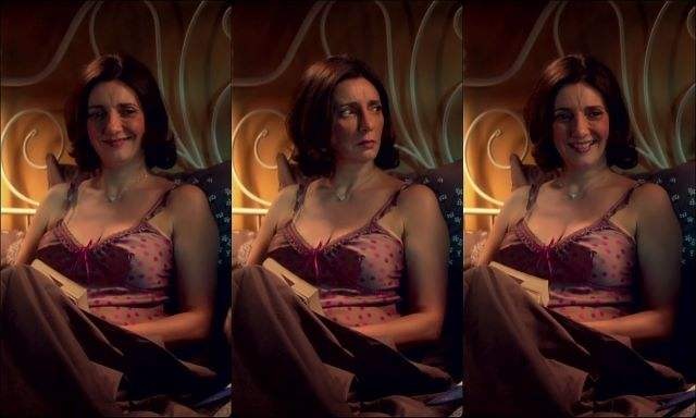 ValeRie Karsenti: sguardo illuminato sulla moda con collant, nudo e molto altro.