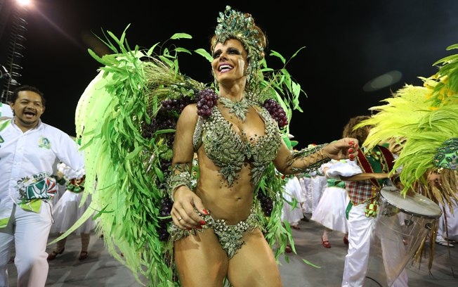 Viviane Araujo con la gonna 20