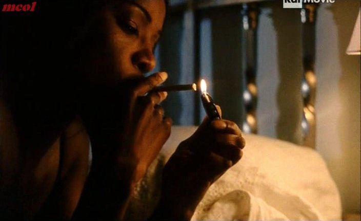 Youma Diakite: Scopri le sue Foto Intime e Nuda Dentro la Biancheria Intima