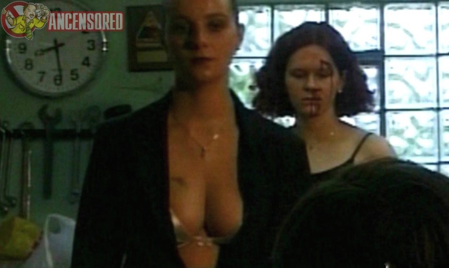 Yvette Moreaux le tette sono visibili 53