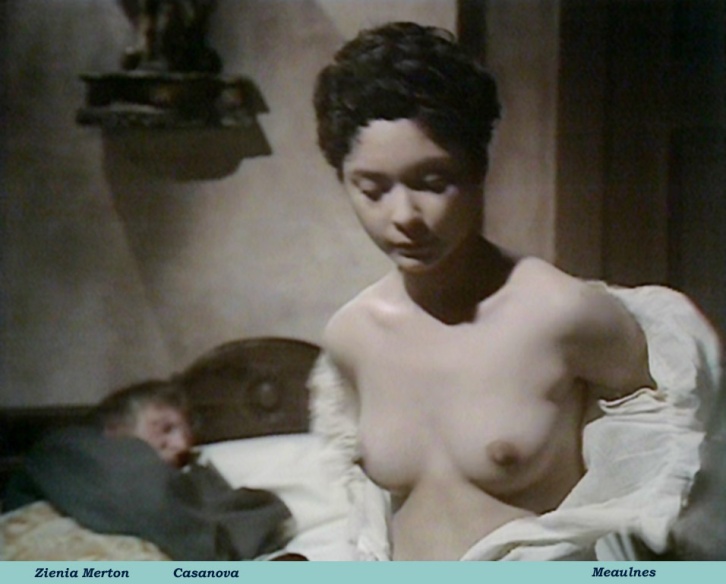 Zienia Merton nudo